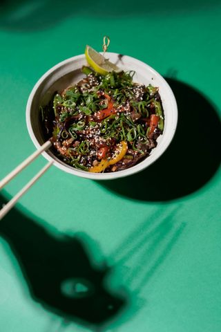 TERIYAKI UDON Z WOŁOWINĄ