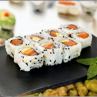 California Salmón Queso (8 pzs.)