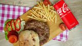 Pljeskavica 200g + pomfrit + Coca-Cola 0.33l