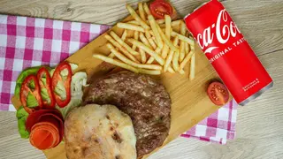Pljeskavica 200g + pomfrit + Coca-Cola 0.33l