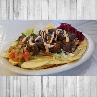 Carne asada con tajadas hondureña