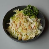 Салат с курицей и ананасами