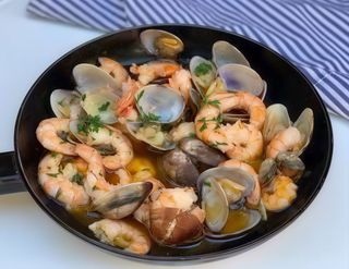 Almejas Con Langostinos