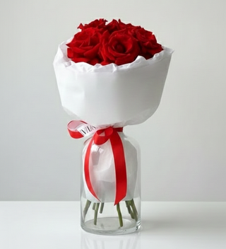 Букет з троянд 5 шт в білій упаковці