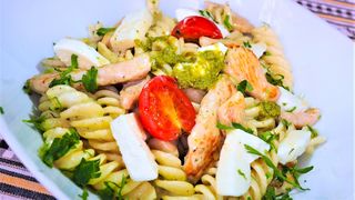 Паста с пиле, моцарела и босилково песто 350 гр.