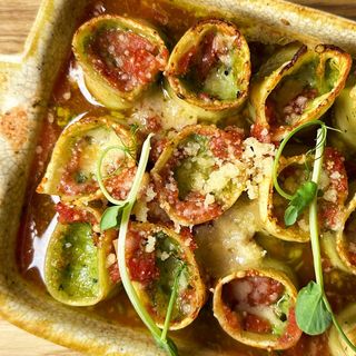 Канелоні зі шпінатом та моцарелою у томатному соусі (300г.)