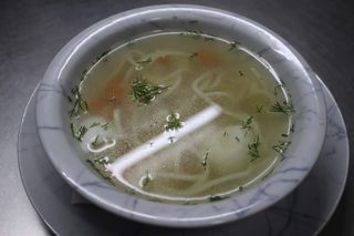 Бульон з куркою та перепелиним яйцем (300г)