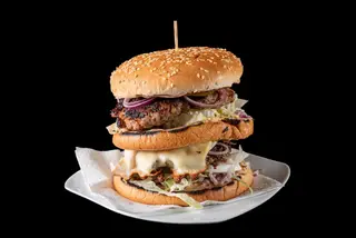 Double Burger cu cartofi pai