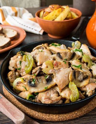 Соте с курицей и грибами (300г)