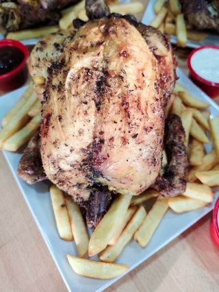 Pollo A L'Ast Con Ensalada Queso De Cabra Y Croquetas De Pollo (6 Uds.)