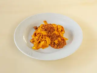 Tagliatelle al mattarello con ragù