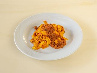 Tagliatelle al mattarello con ragù