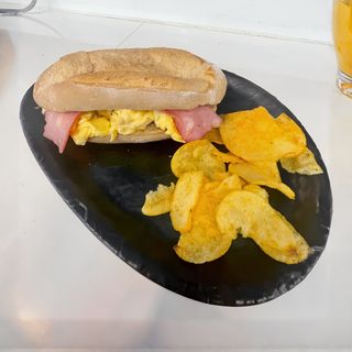 Sandes de Ovo Mexido e Bacon