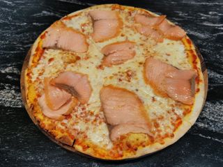 პიცა შებოლილი ორაგულით (ორაგული 20%) 450გრ