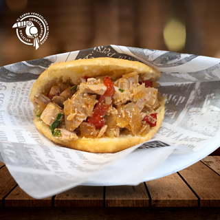 Arepa de Salpicón de Atún 