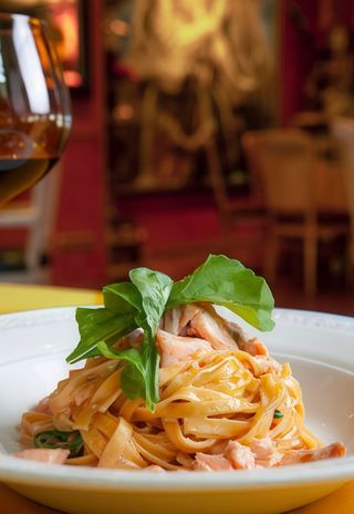 Fettucine Con Salmón Y Rúcula