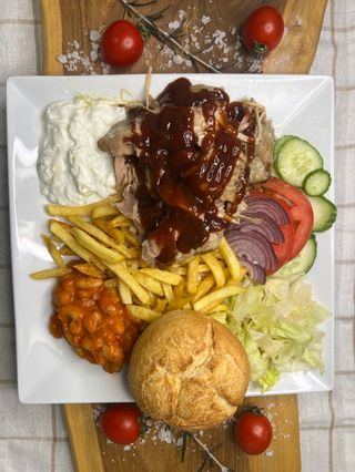 Свинско бавно печено 12ч джоланче с гарнитура (400г)