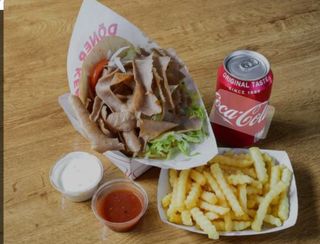 3 Kebab + Patatas + Bebida (1.25 Lt.)