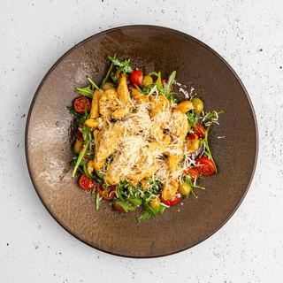 Salata pollo Mediteranei