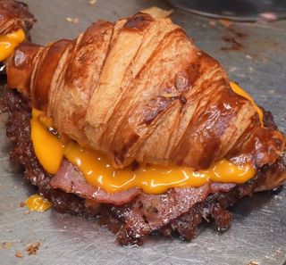 Sancroissant Burger