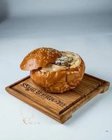 Бургер с грибами и сыром