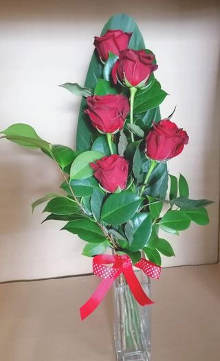 5 Rosas Rojas Par Regalo
