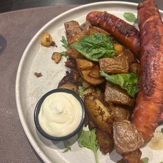 Pivska kobasica sa kačkavaljem