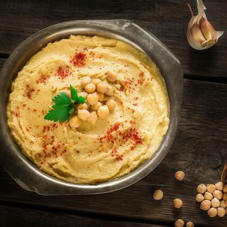 Hummus Level con tostas de pan de maíz