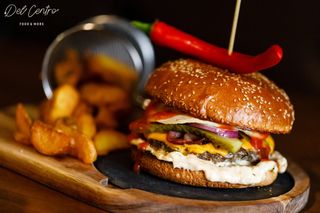 Jaime Oliver's Insane Burger (Picant) cu cartofi wedges / Pai