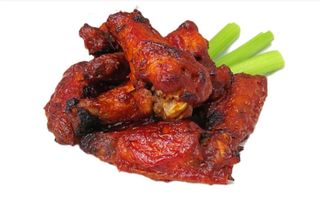 Alitas De Pollo Fritas con salsa picante