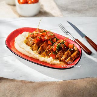 Смажене куряче філе з гарніром, салат, борщ, або суп (120/180/70/350г)