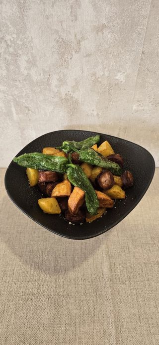 Longaniza Con Pimiento De Padrón