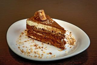 Snickers torta komad