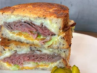 Сендвіч з яловичиною та трюфельним майонезом (350g)