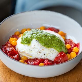 Burrata artesanal con pesto