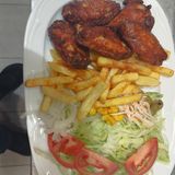 Alitas De Pollo + Ensalada + Patatas + Bebida