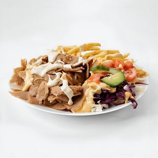 Talerz kebab z sałatką grecką