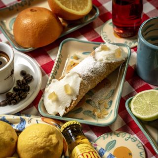 Cannolo sicilian classic