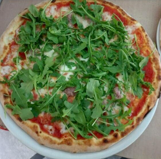 Pizza rucola e speck
