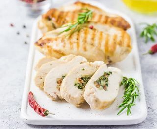 Куриное филе фаршированное шпинатом (280 г)