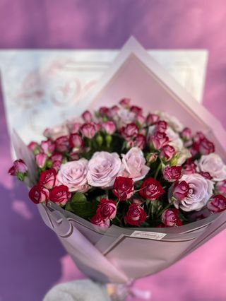 Ombre red spray roses