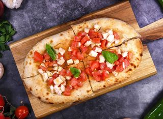 Фокача с домати и моцарела (200г)