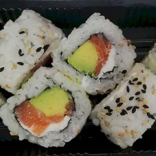 Cheese Salmon Roll (8 Pzs.)