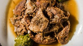 ხბოს ხორცი ღუმელში როზმარინით და ღვინით