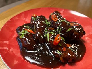 Пікантні курячі крильця в соусі теріякі (330/50g)