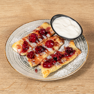 Палачинки с извара и вишни