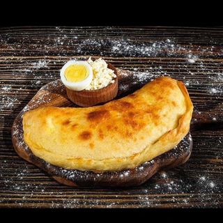 Chaczapuri z jajkami i serem