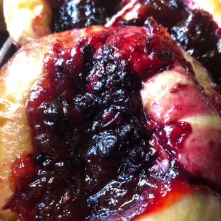 Ensaimada Con Mermelada De Frutos Rojos