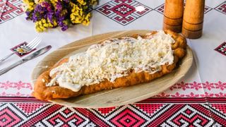 Langoș cu telemea si smântană