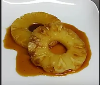 Piña Flambeada Con Contreau